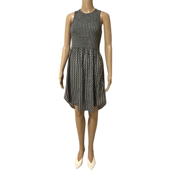 Elegant Black and White Patterned Dress - Picture 1 of 5